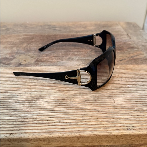 Black Gucci 2562/S horsebit Sunglasses - Picture 2 of 9